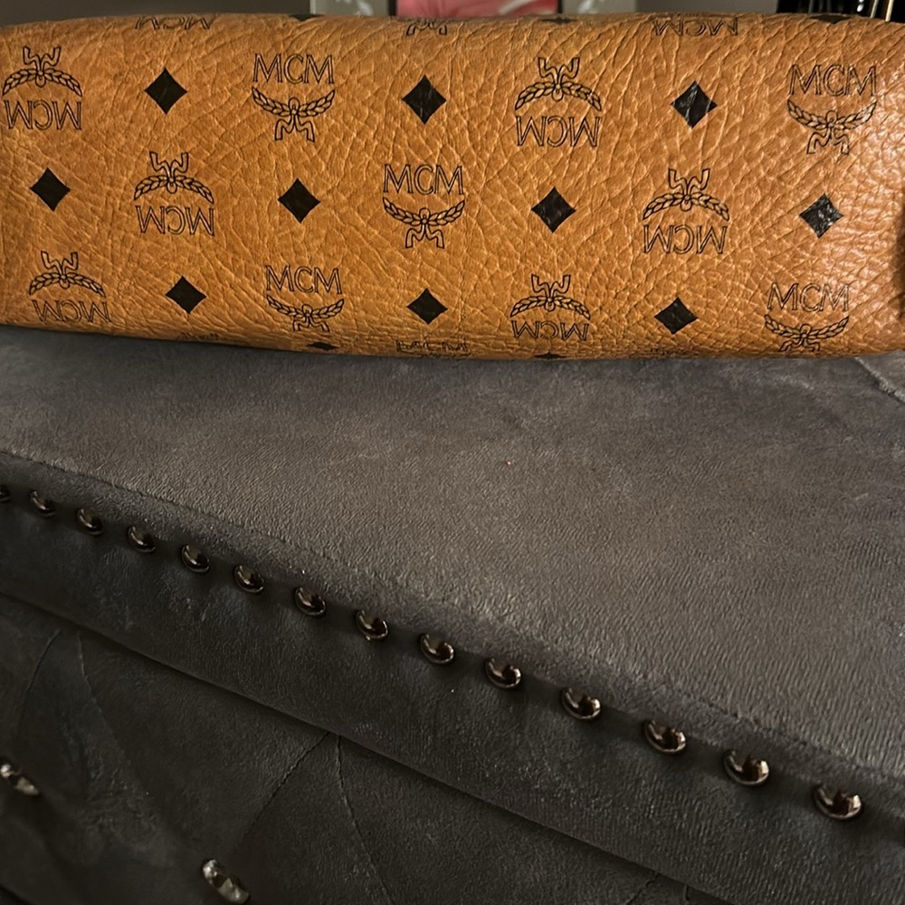Authentic MCM Clutch. Very Clean inside. - Picture 3 of 5